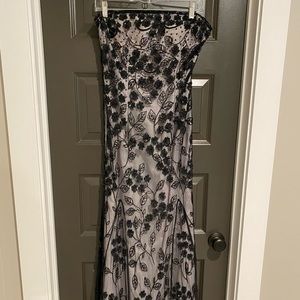 Cache mesh beaded strapless maxi